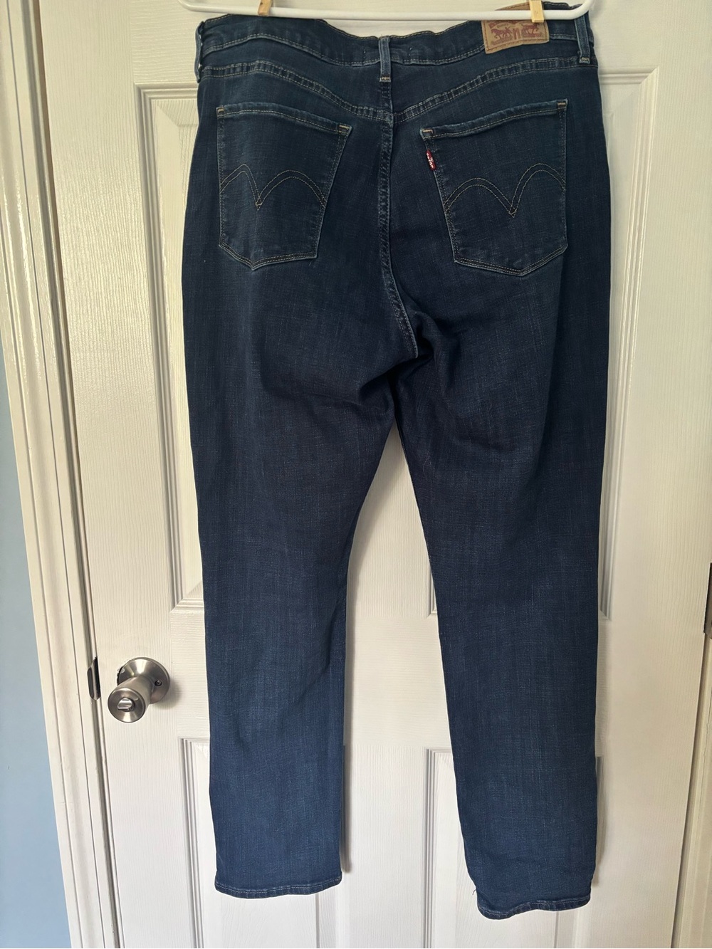 Levi's Women's Straight Leg Jeans in Dark Blue Wash - Picture 2 of 4